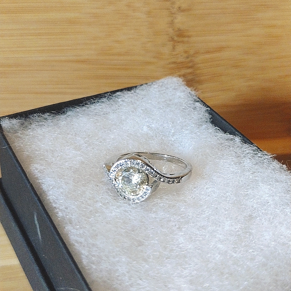 Silver plated diamond ring size 6